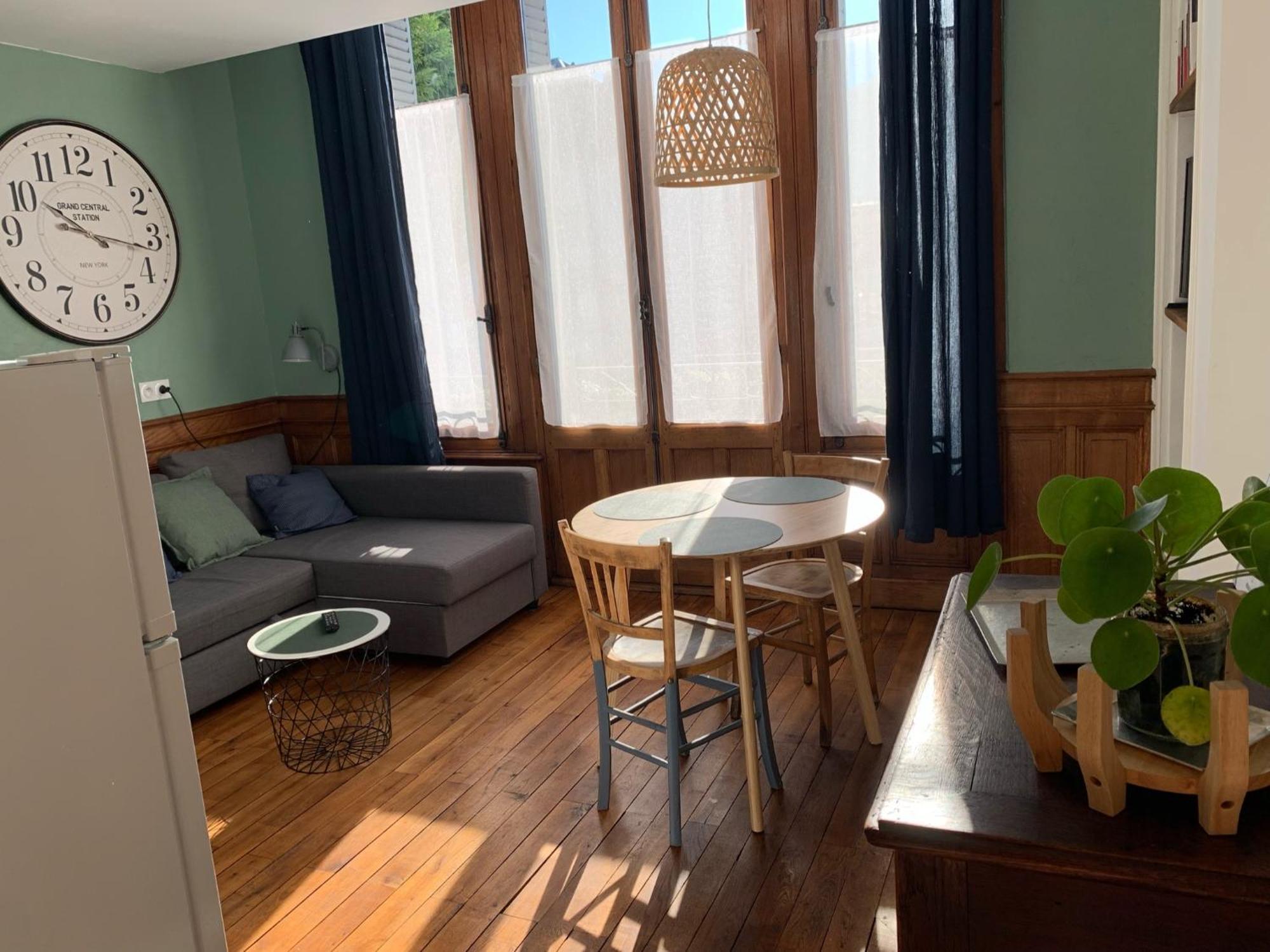 A Deux Pas De La Gare, La Maison Rouge Albertville Exterior foto